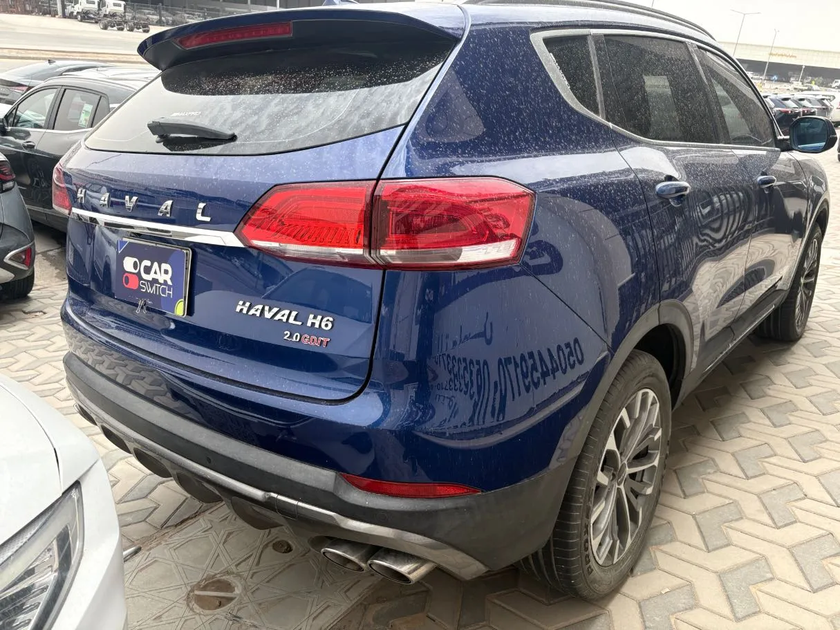 Car image 4