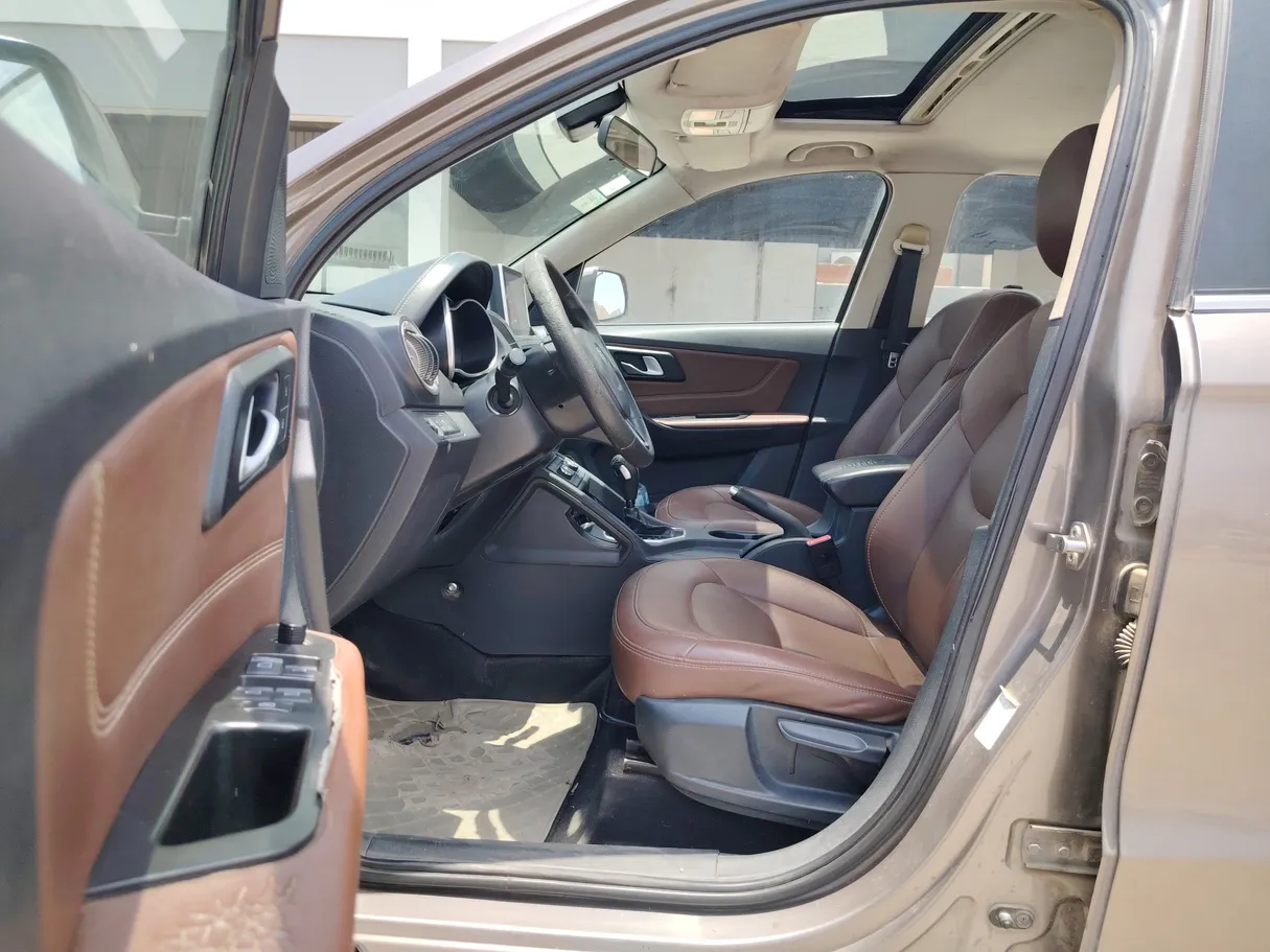 Car image 11