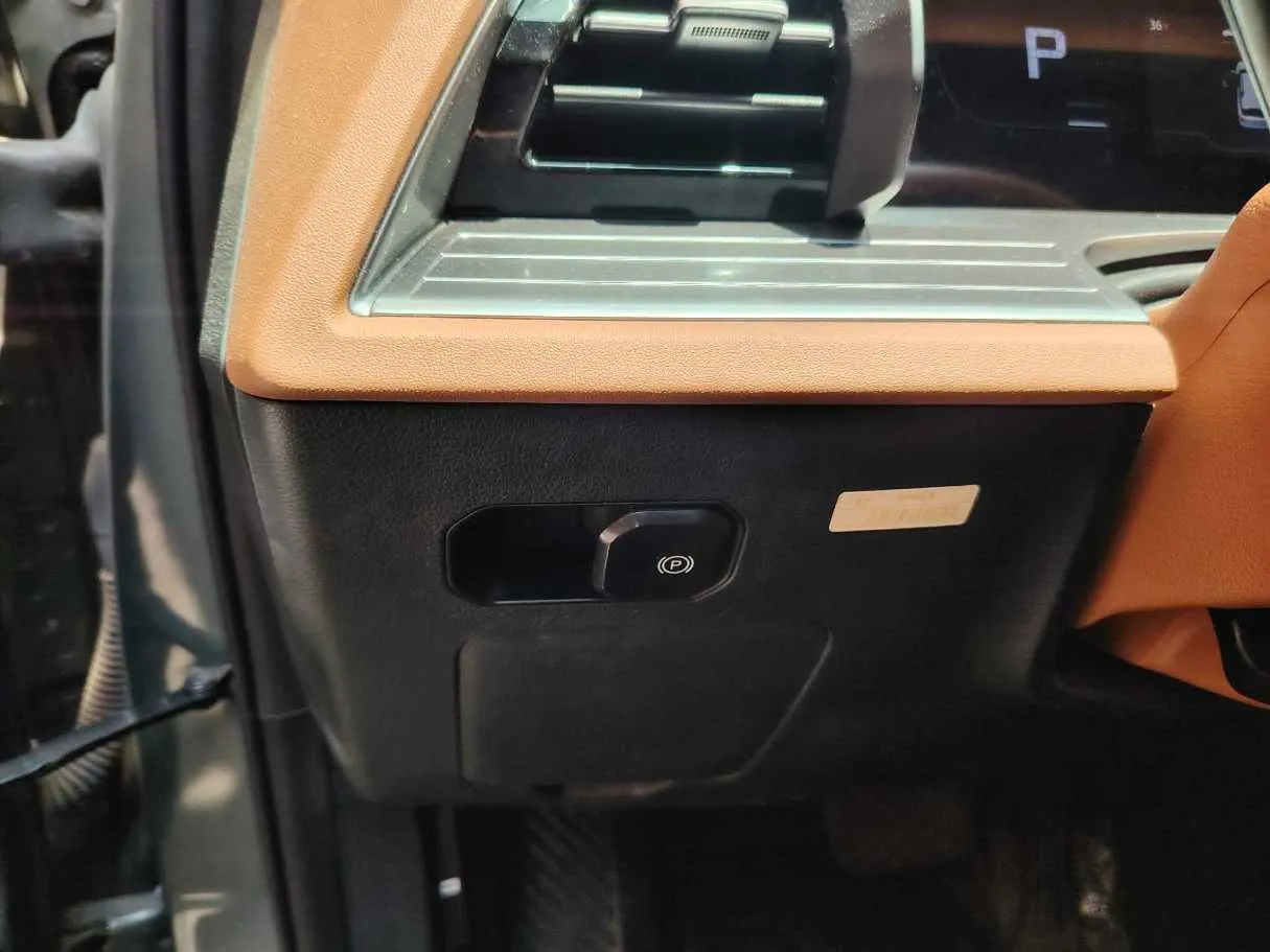 Car image 35