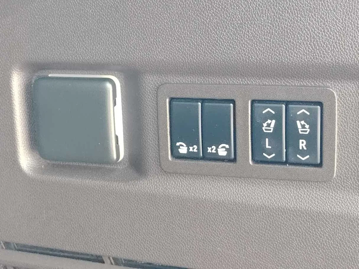Car image 37