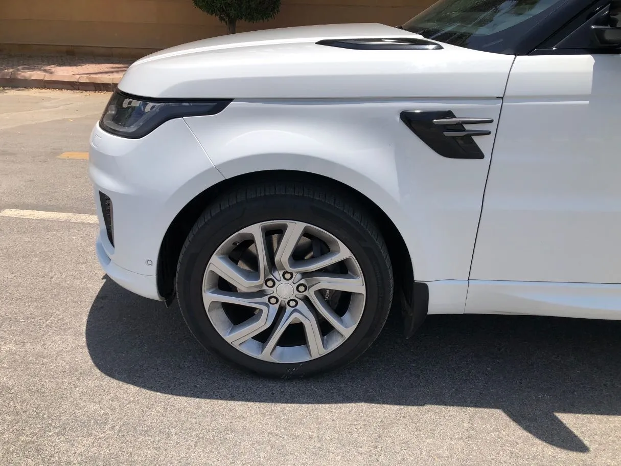 Car image 9
