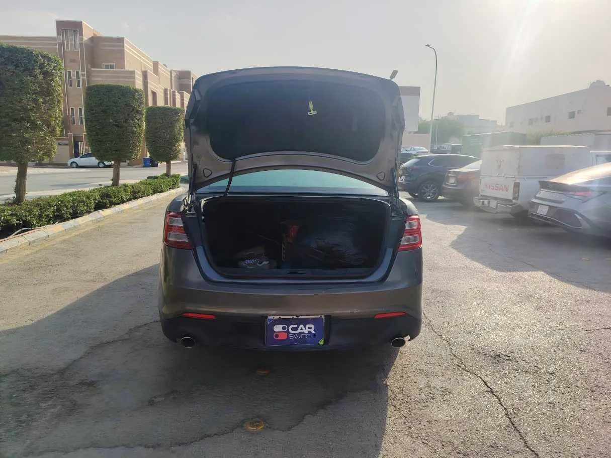 Car image 23