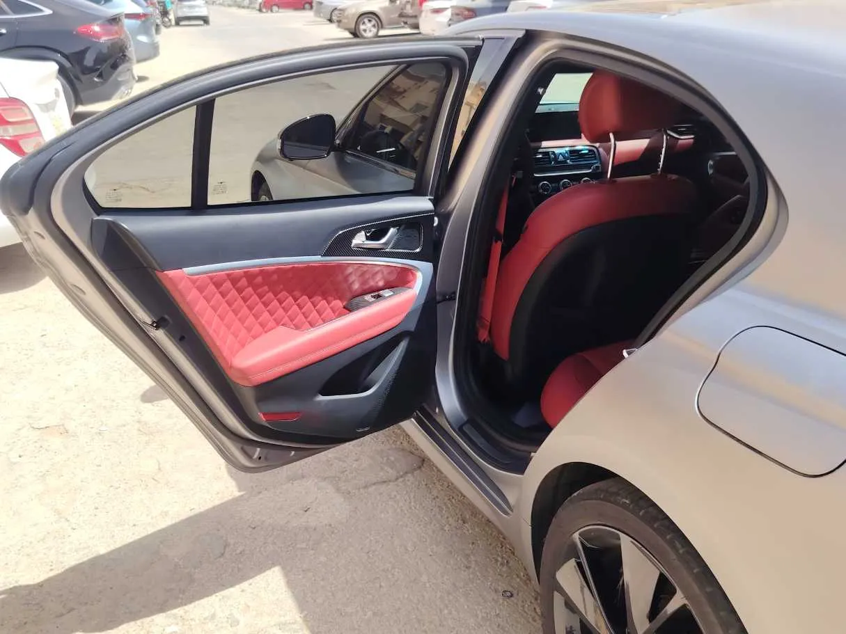 Car image 15