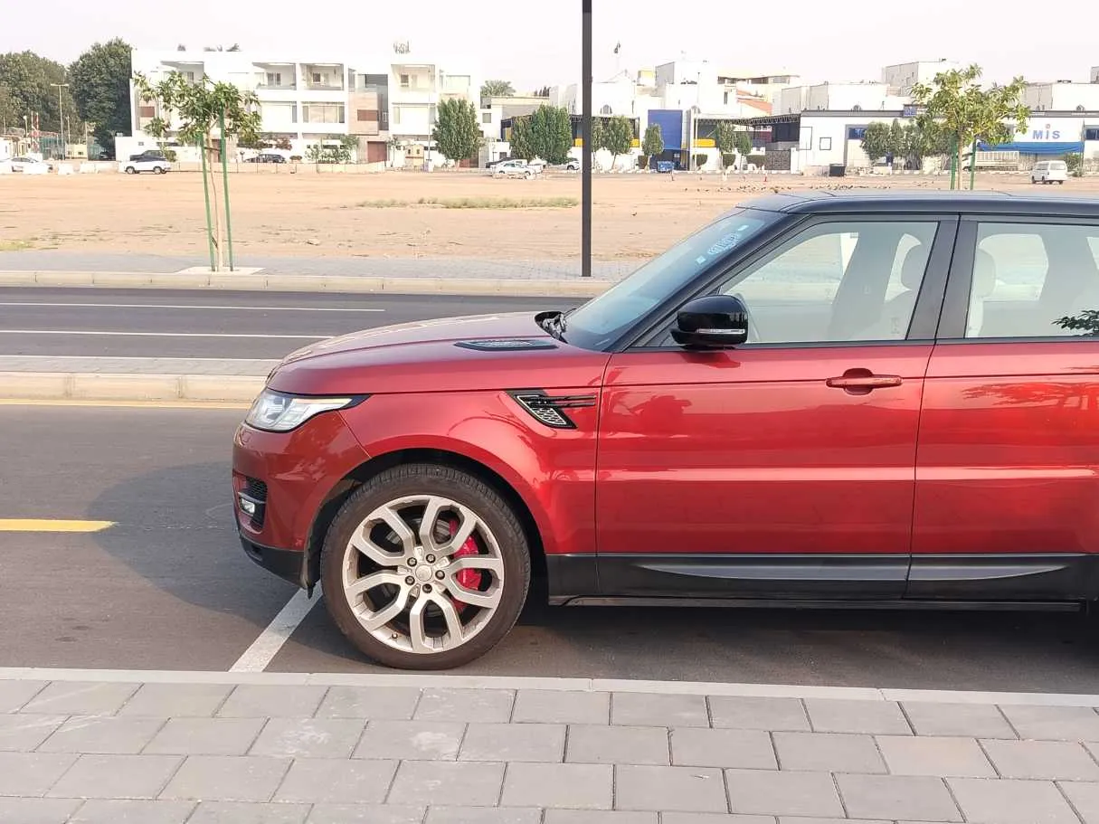 Car image 9