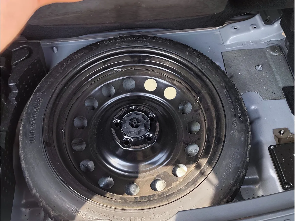 Car image 13