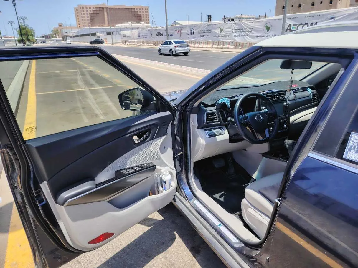 Car image 11
