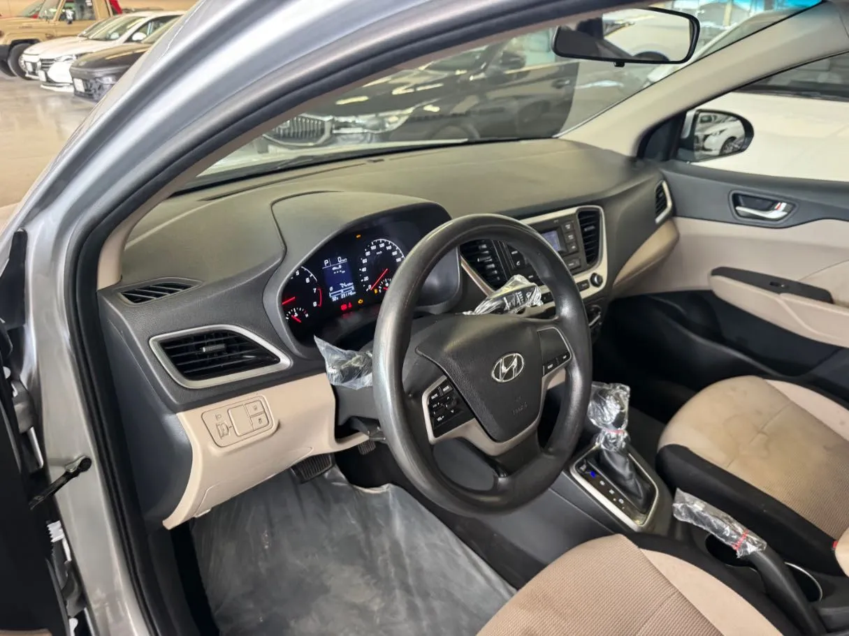 Car image 13