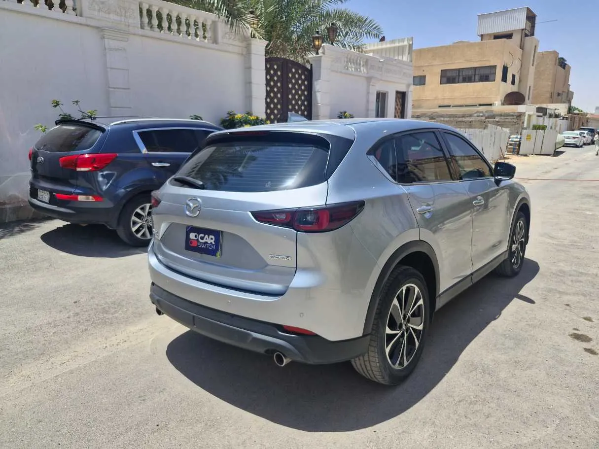 Car image 5