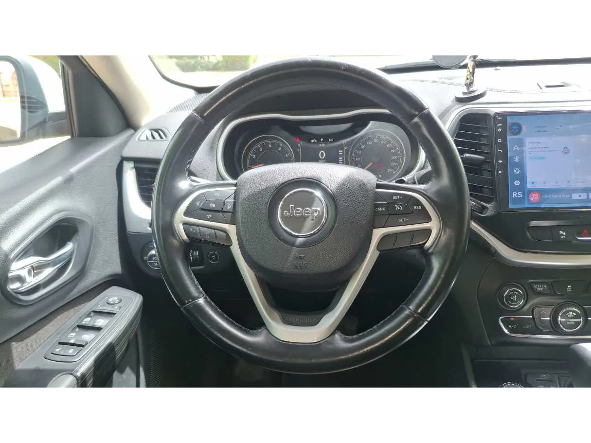 Car image 17