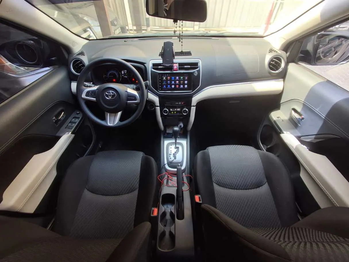 Car image 16