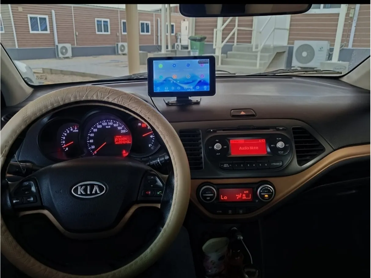 Car image 5