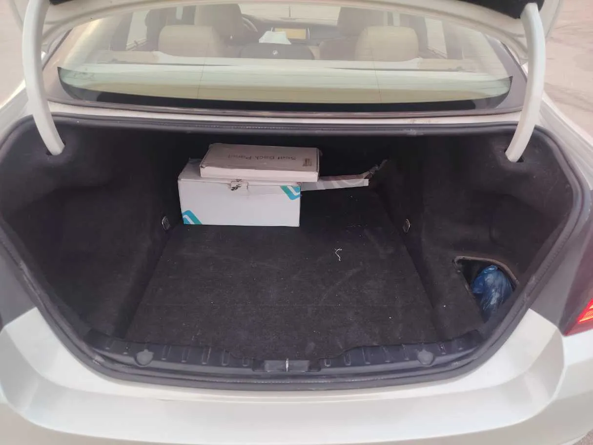 Car image 25