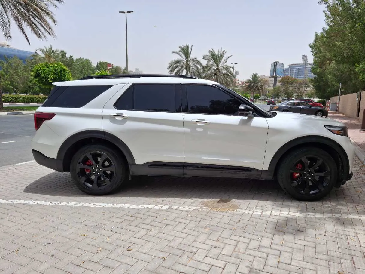 Car image 8