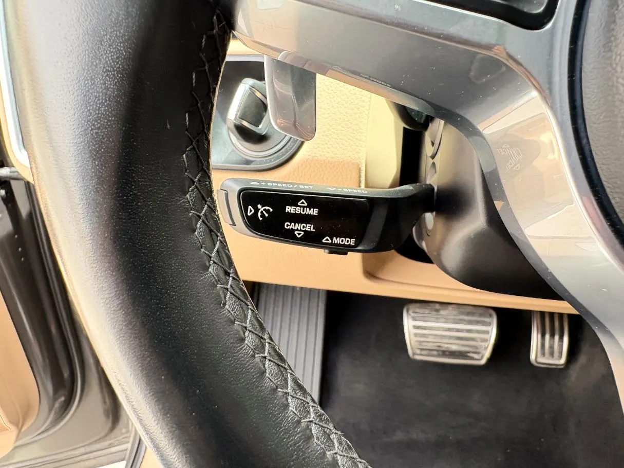 Car image 32