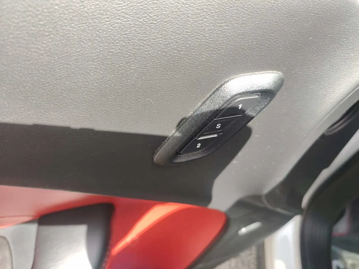 Car image 32