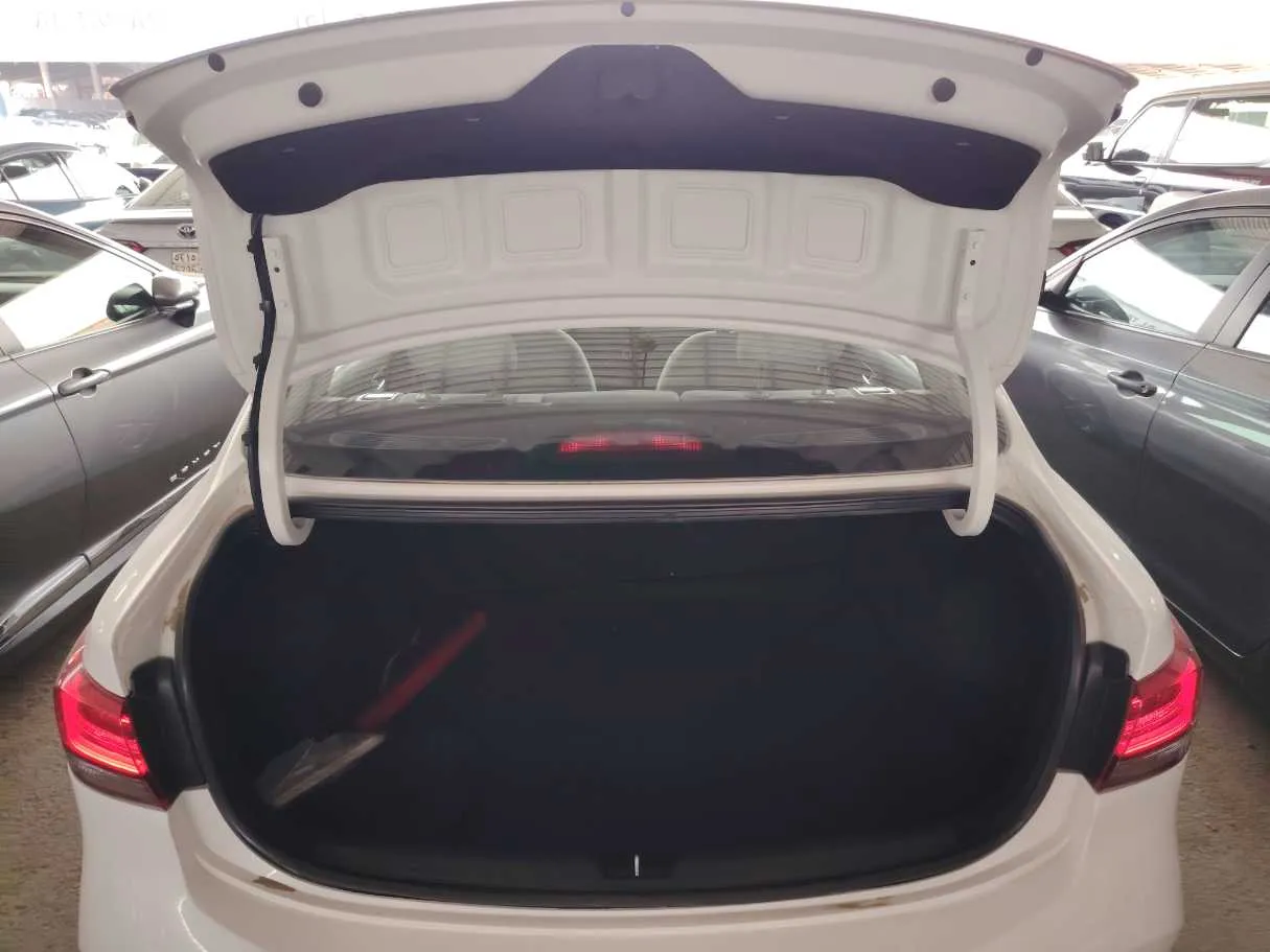Car image 28