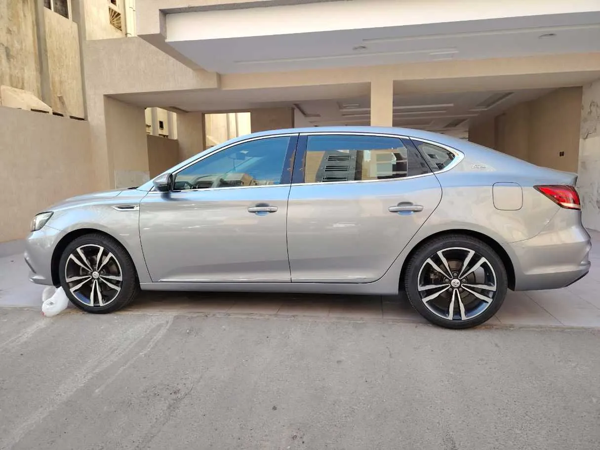 Car image 8