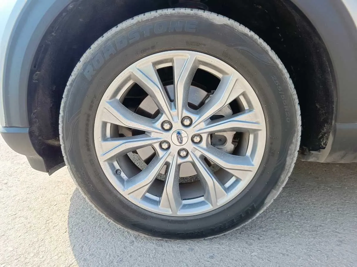 Car image 10