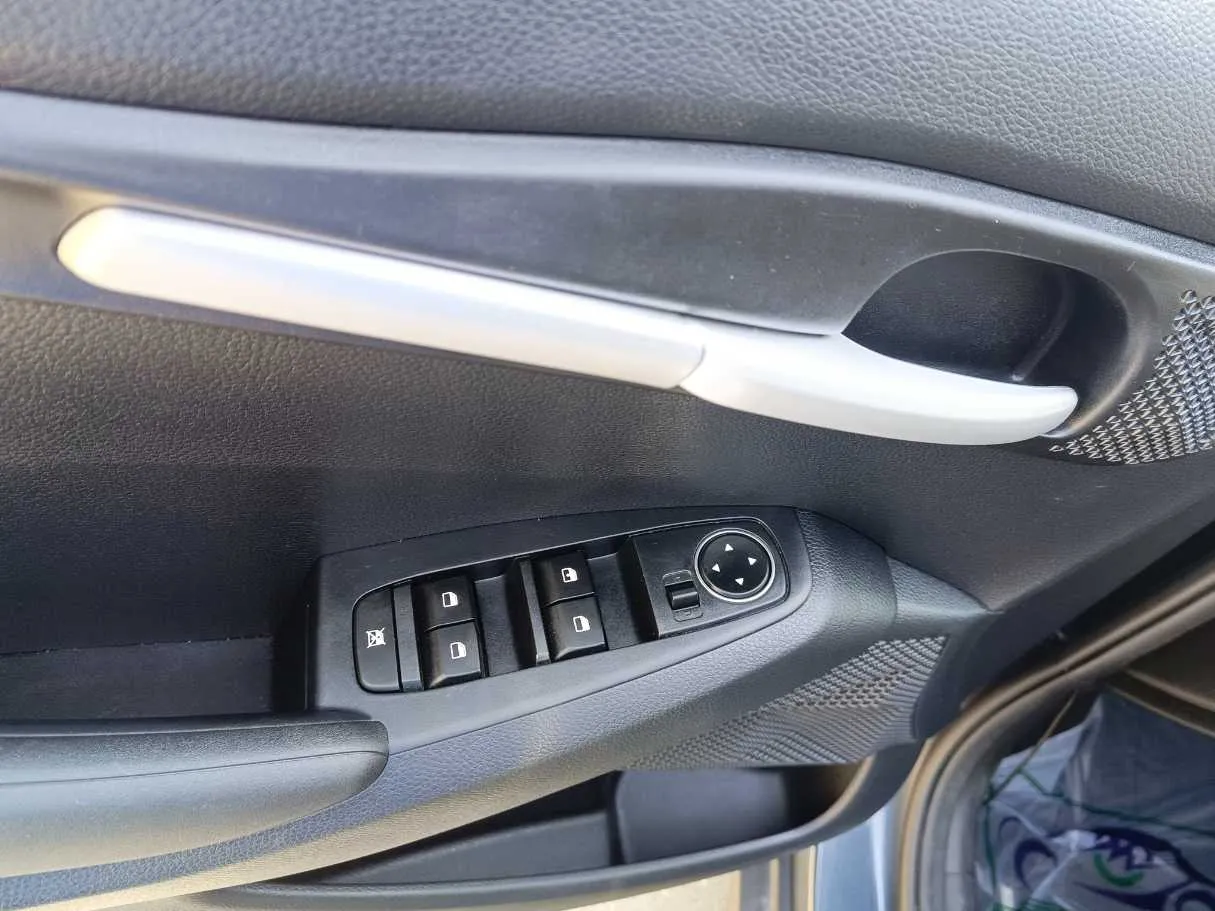 Car image 32