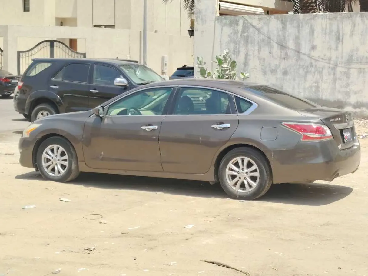Car image 8