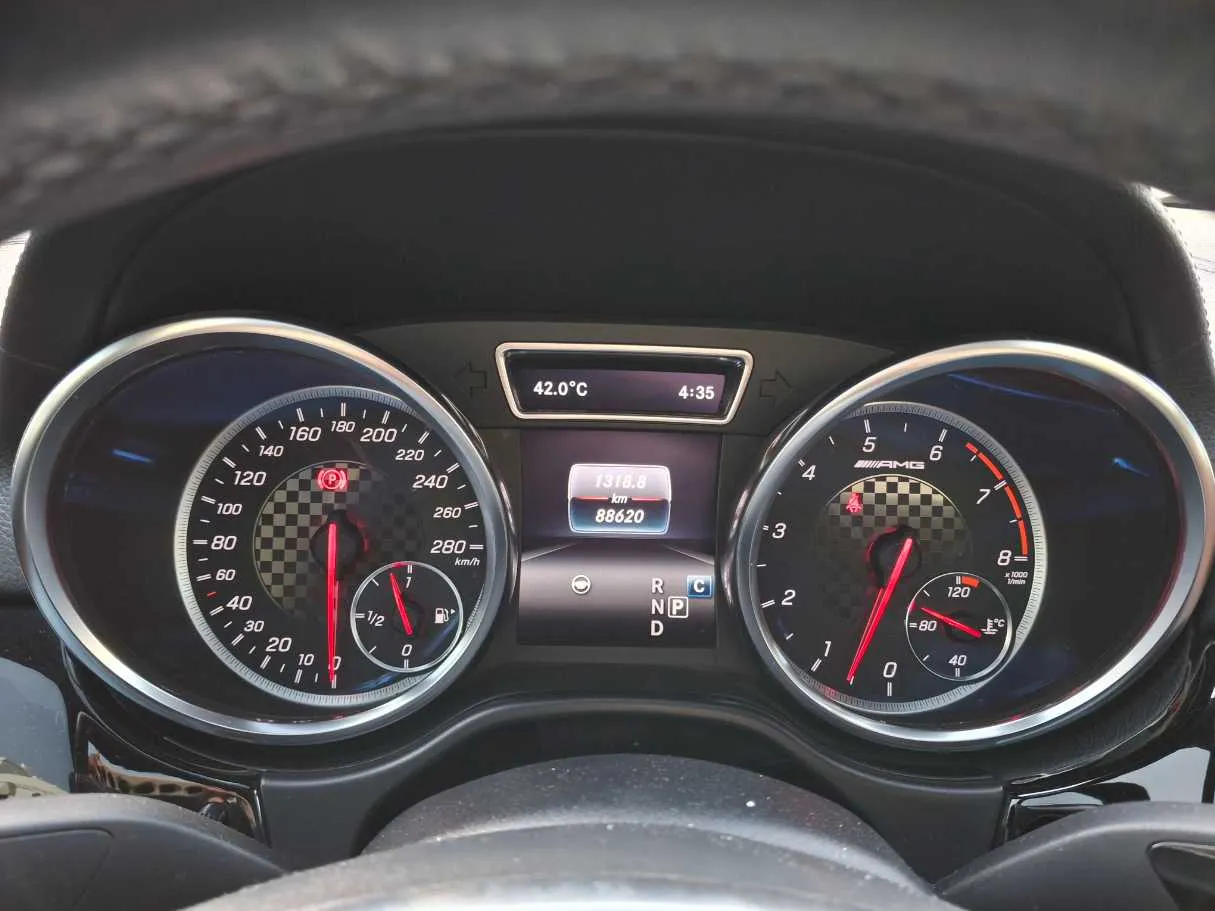 Car image 19