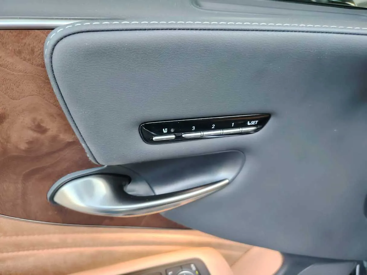 Car image 33