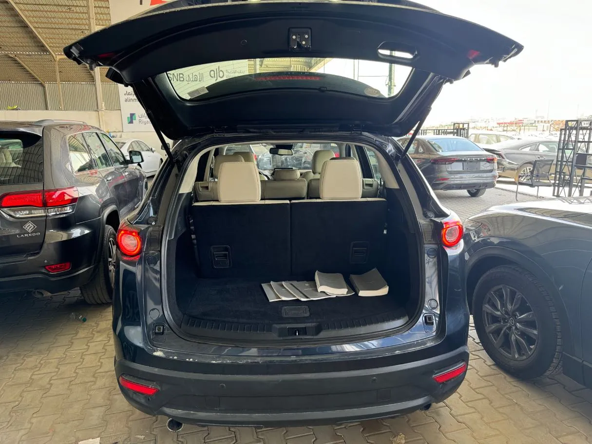 Car image 15