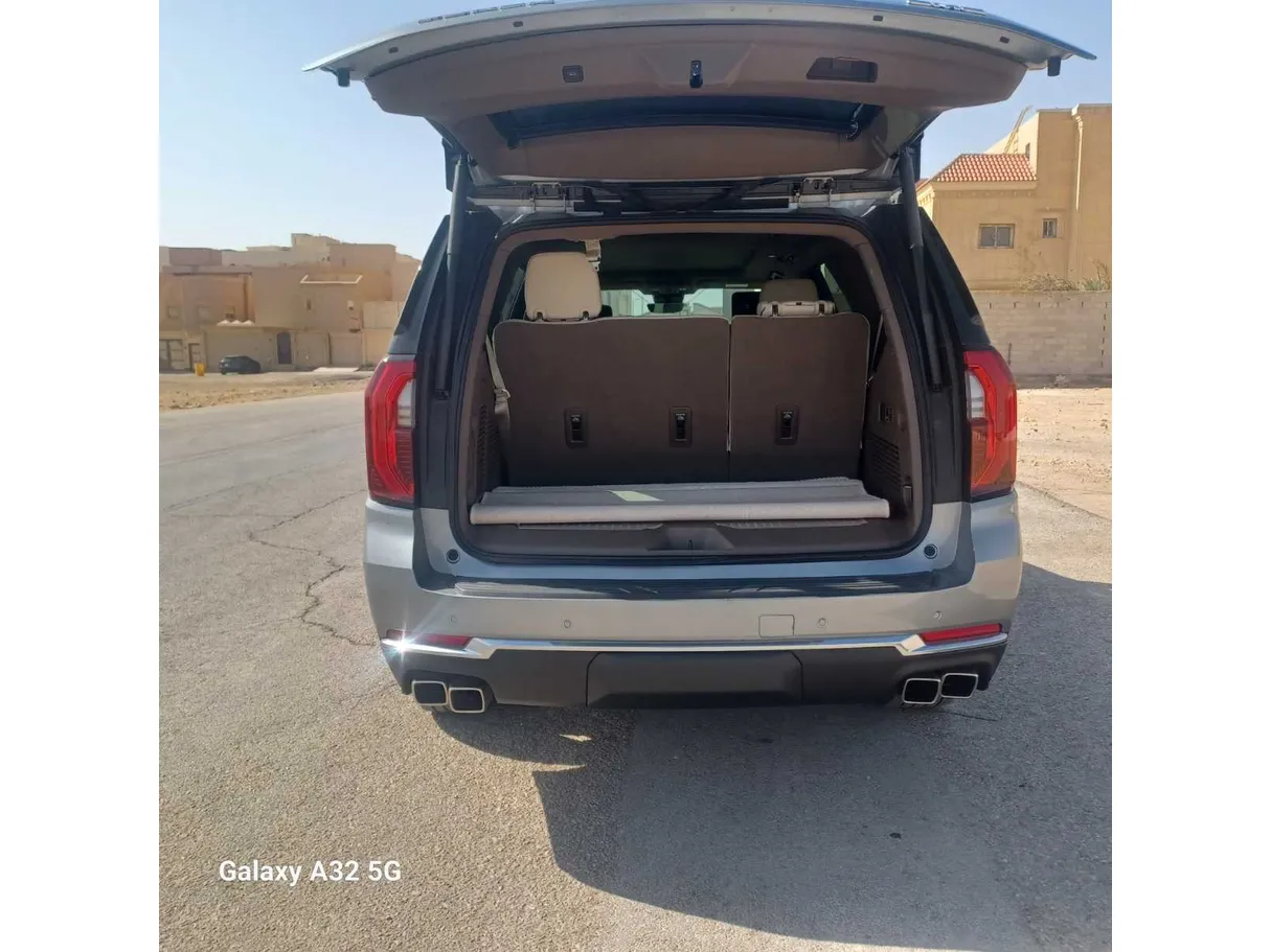 Car image 23