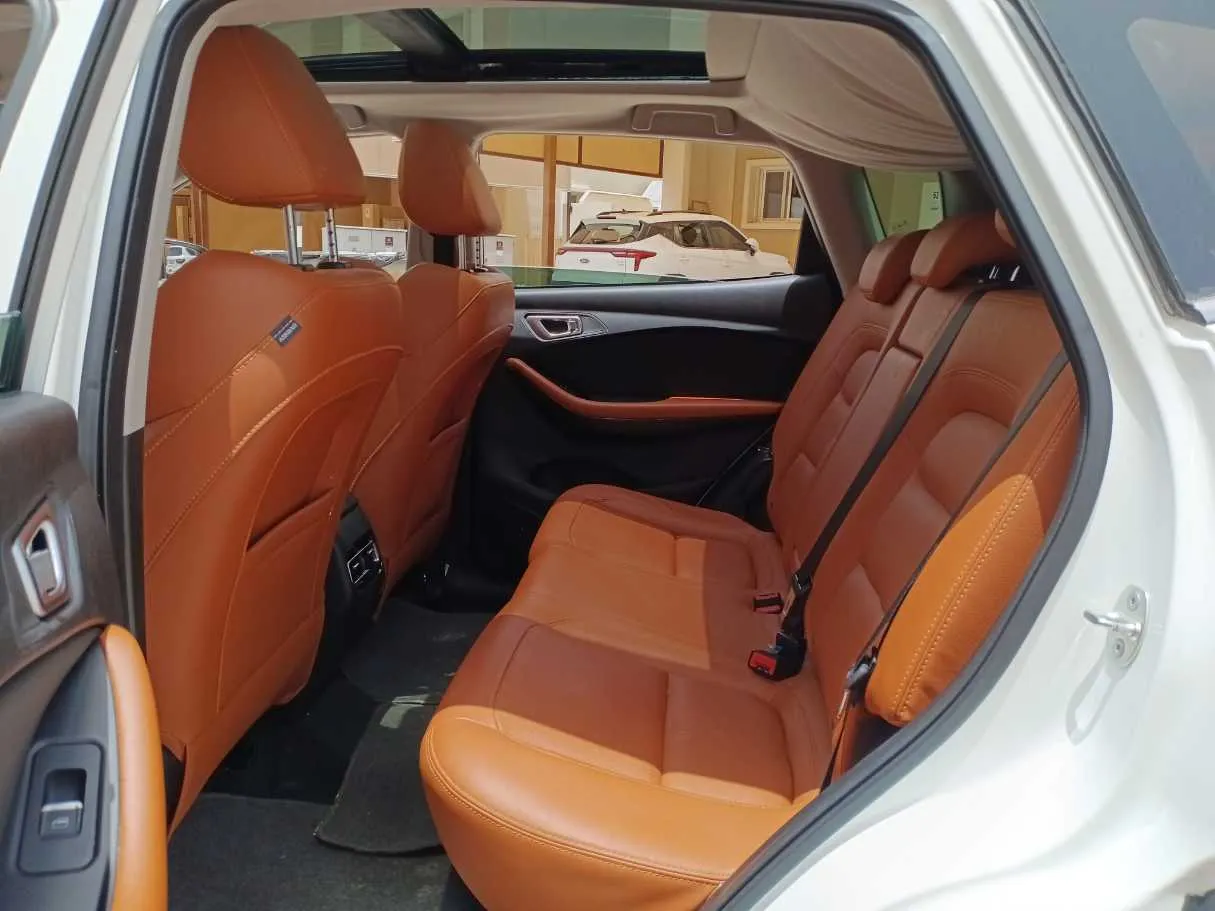 Car image 13