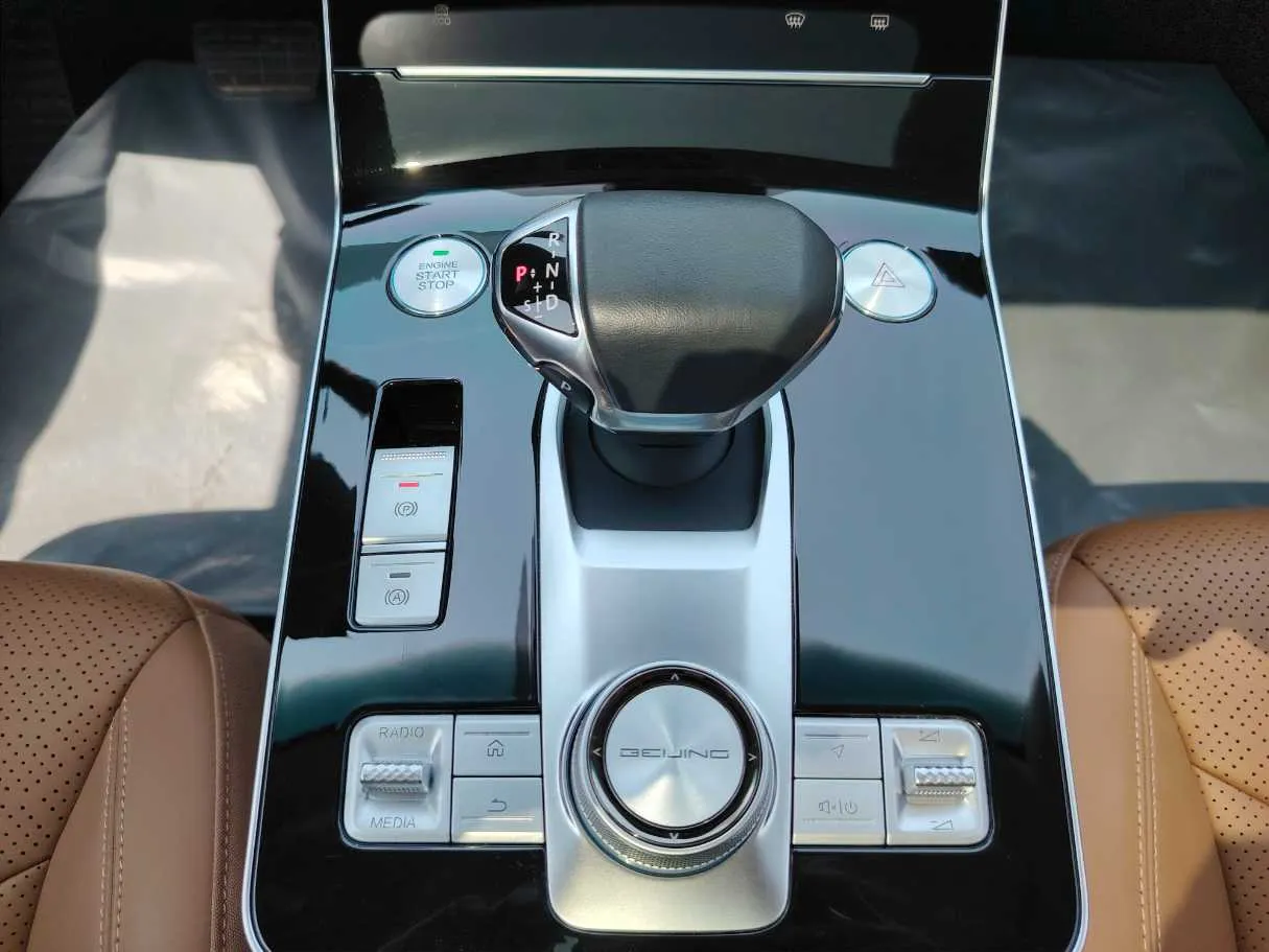 Car image 19