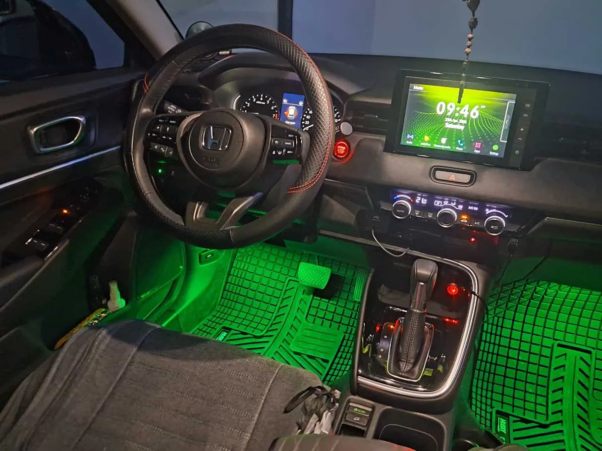 Car image 19