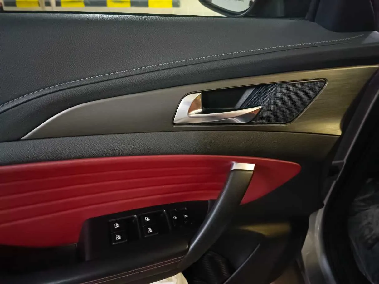 Car image 35