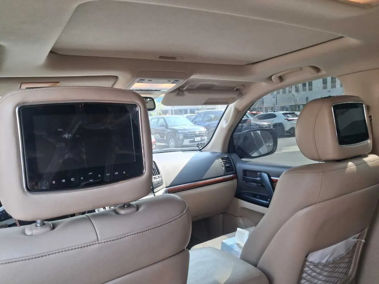 Car image 20