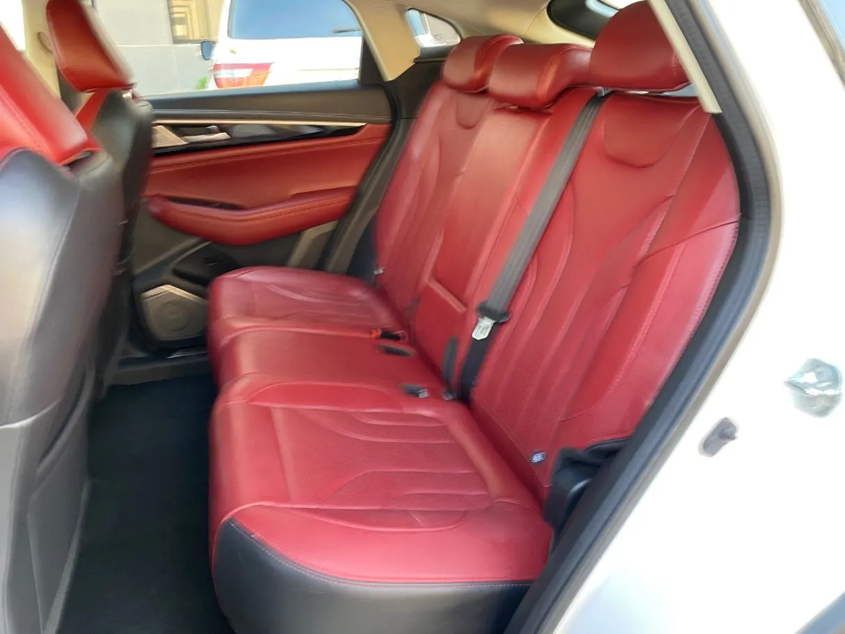 Car image 13
