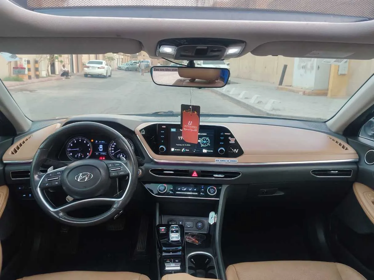 Car image 15