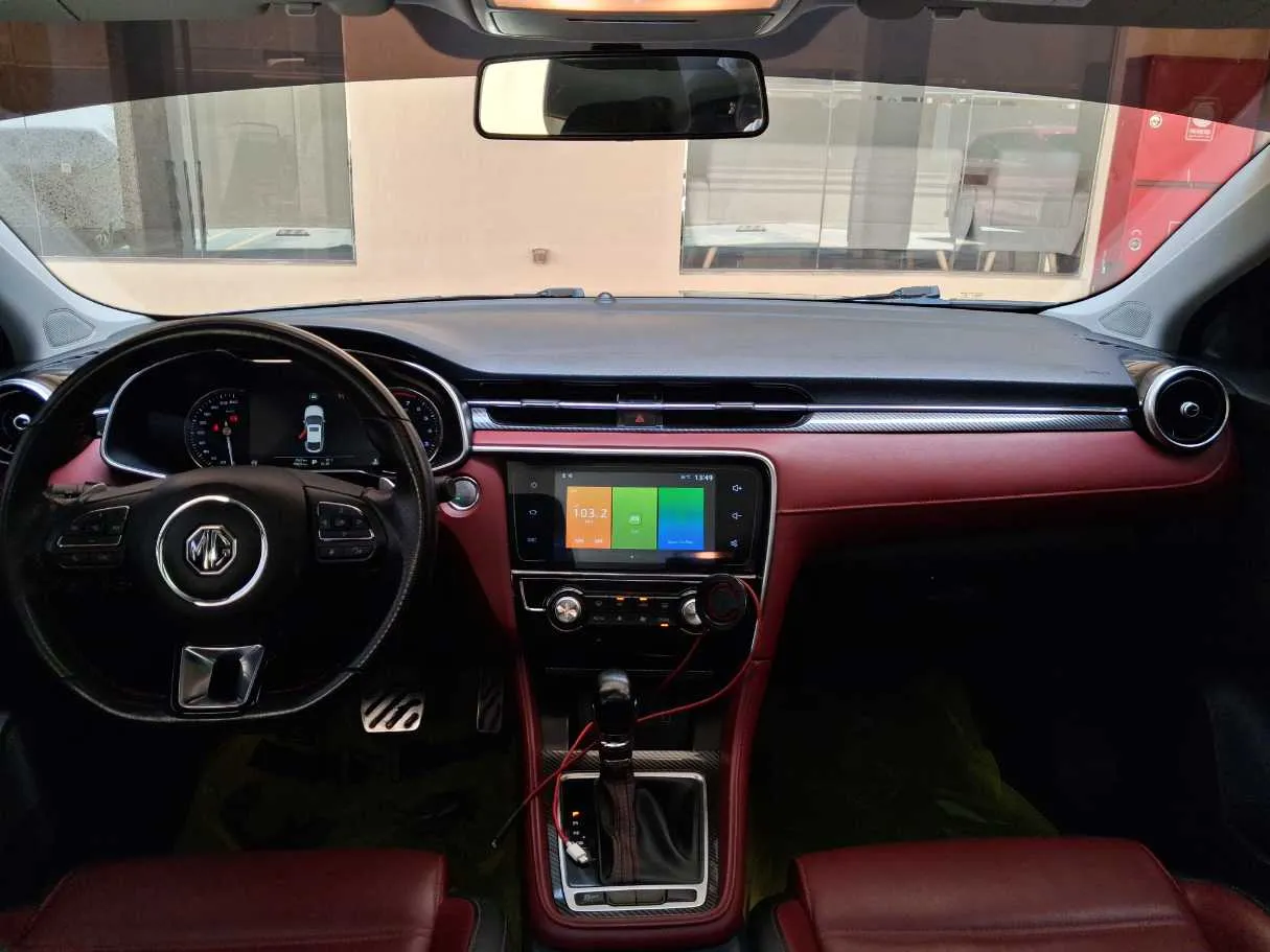 Car image 14