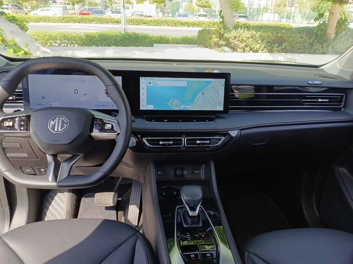 Car image 15