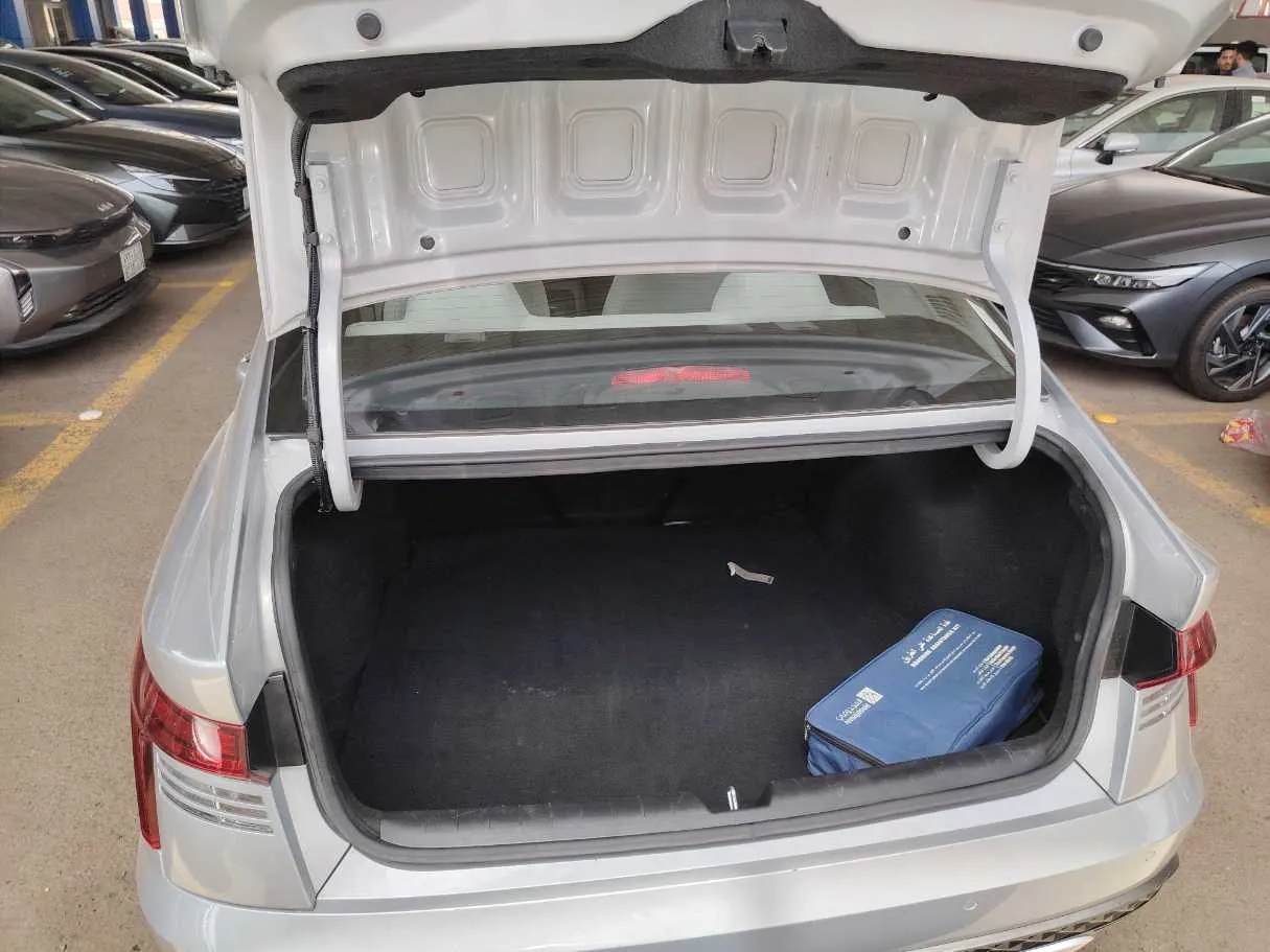 Car image 27
