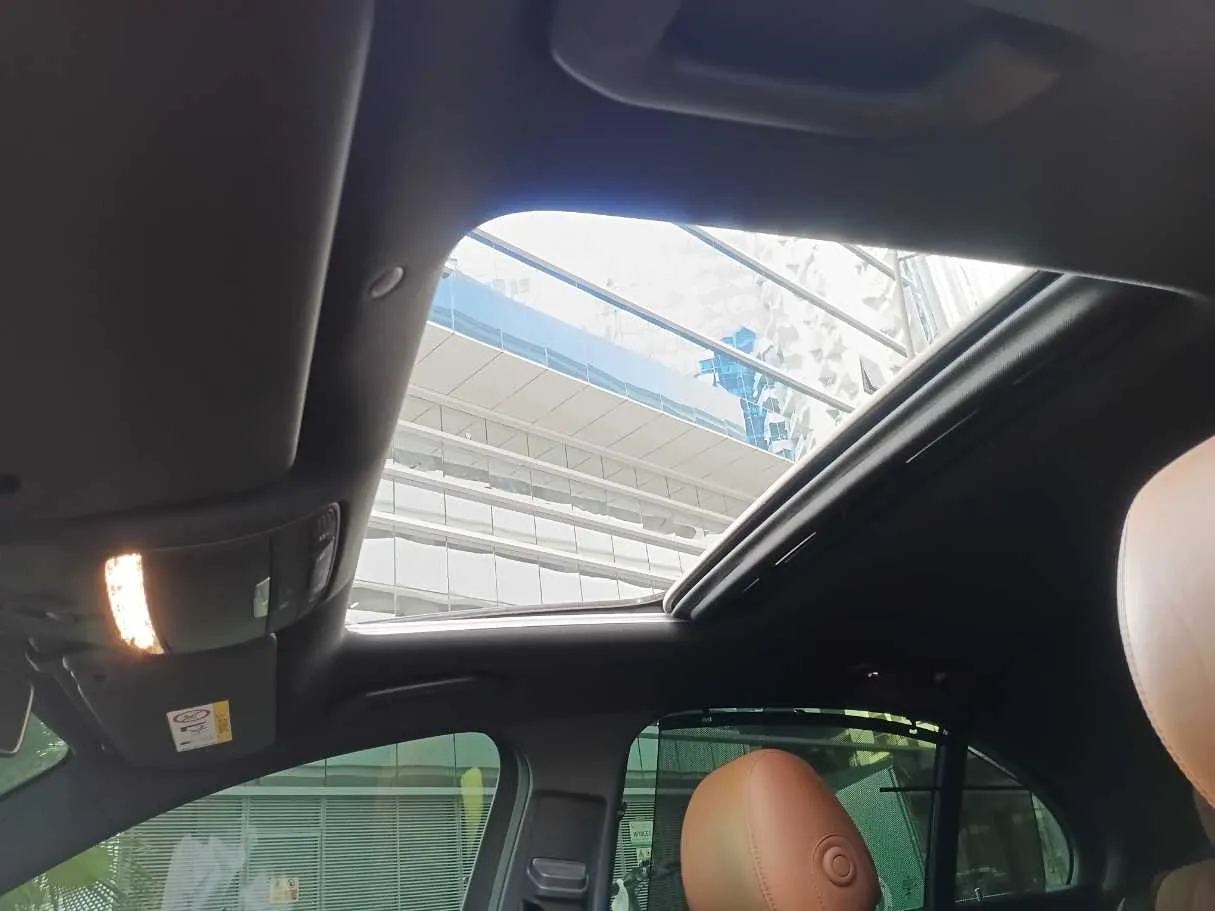 Car image 25