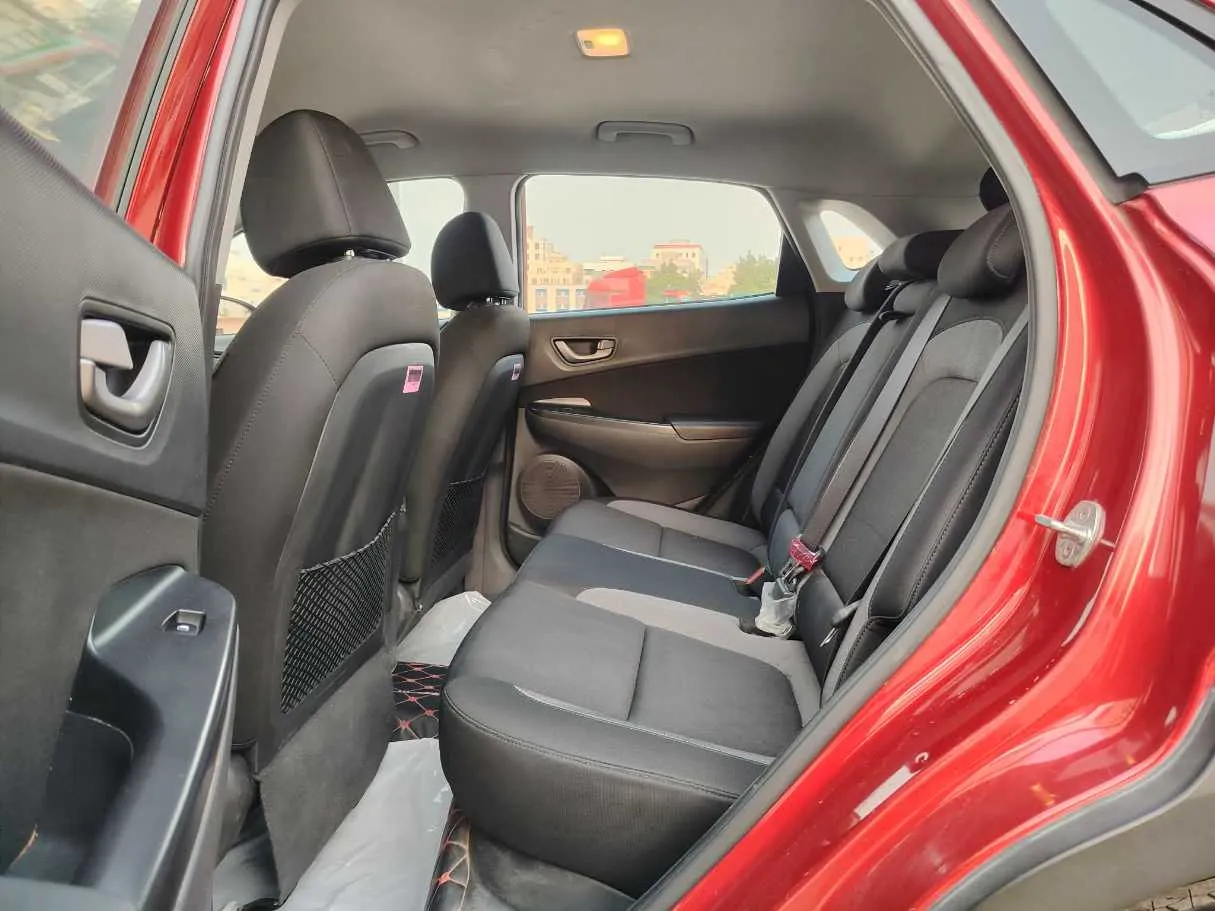 Car image 17