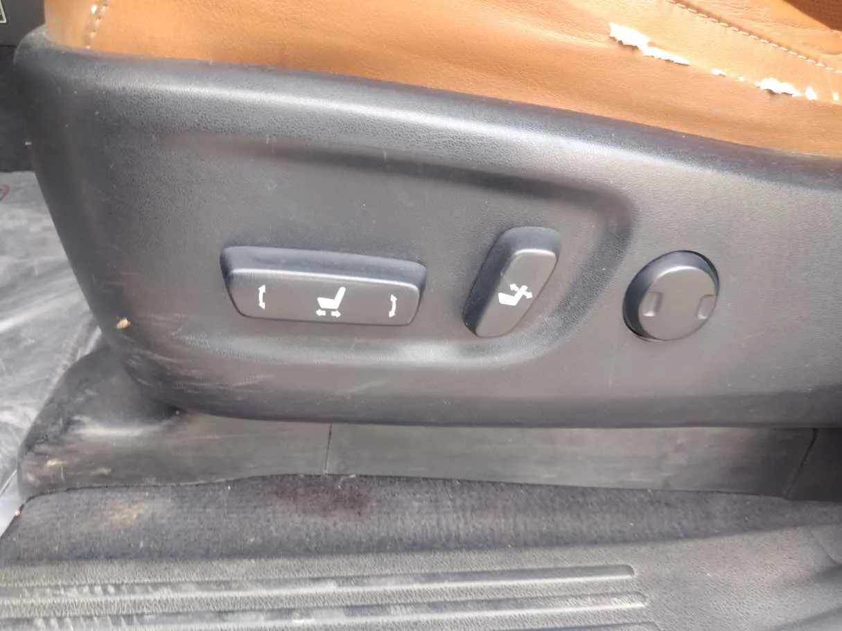 Car image 35