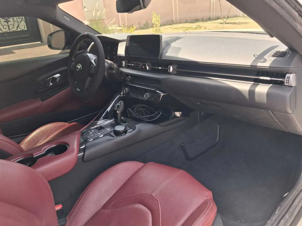 Car image 14
