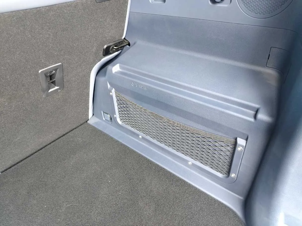 Car image 46