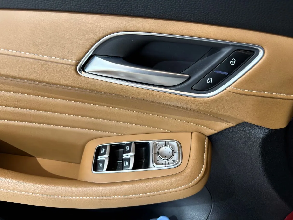 Car image 29