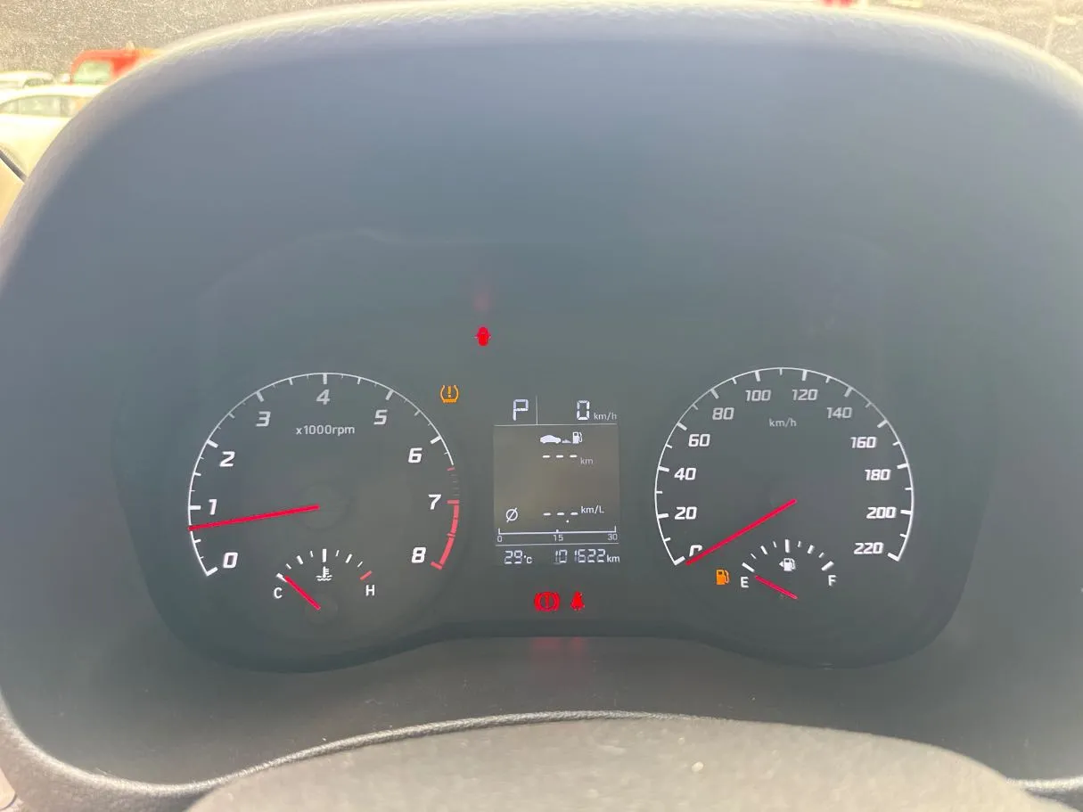 Car image 12