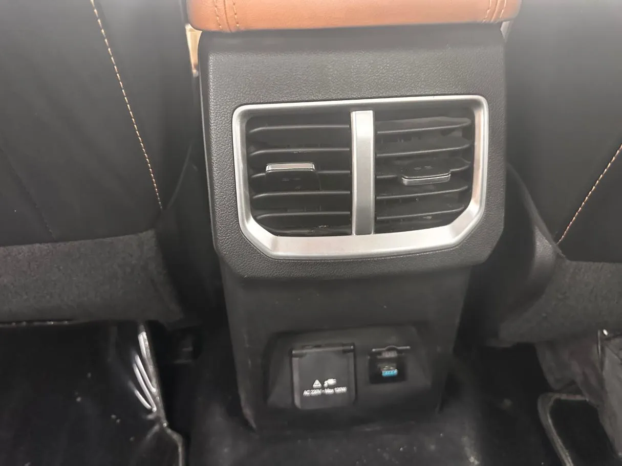 Car image 25