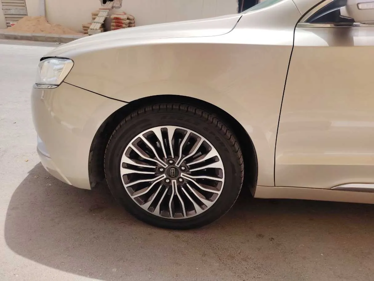 Car image 9