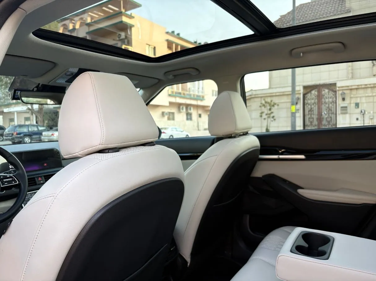 Car image 17