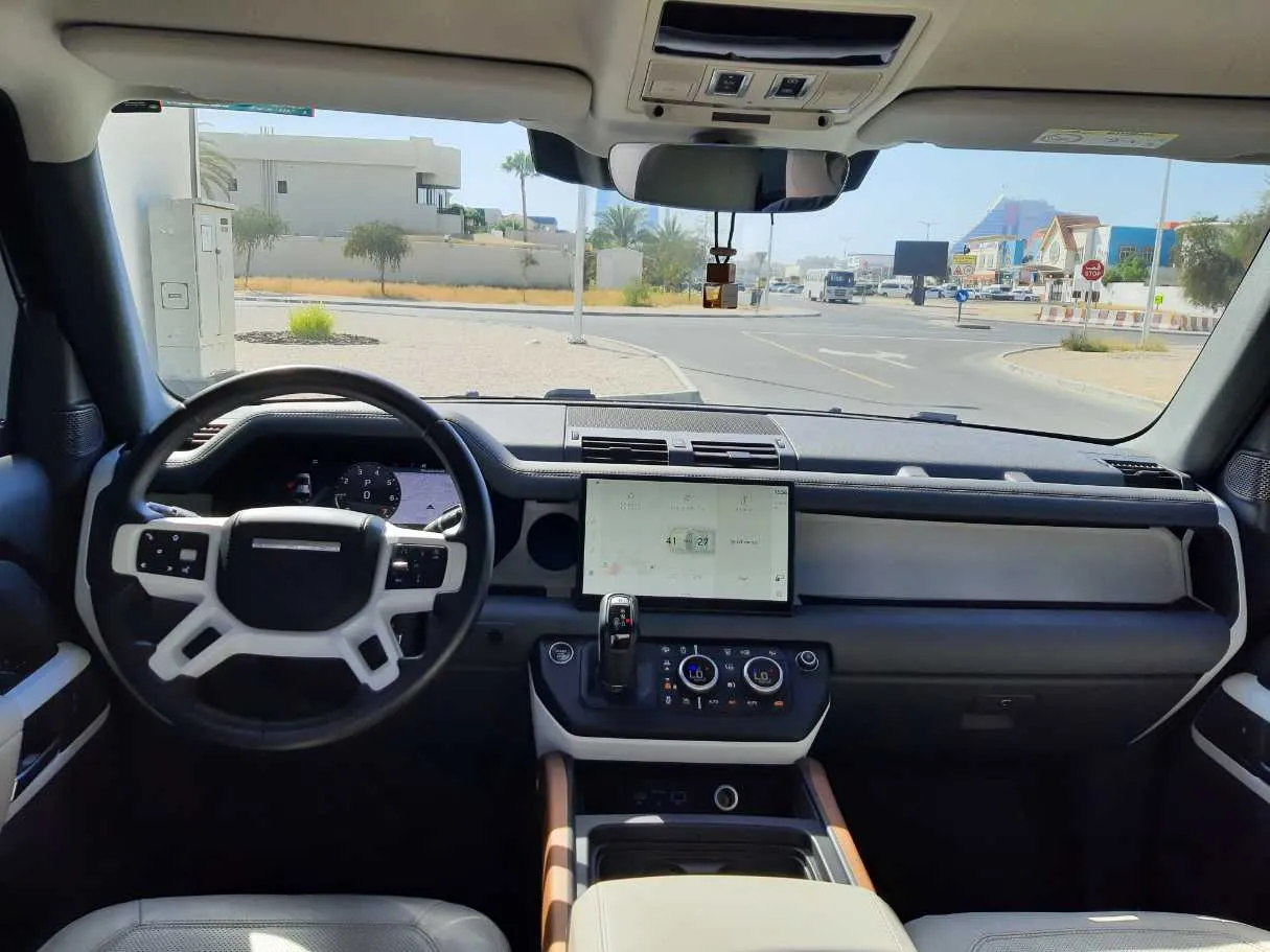 Car image 15