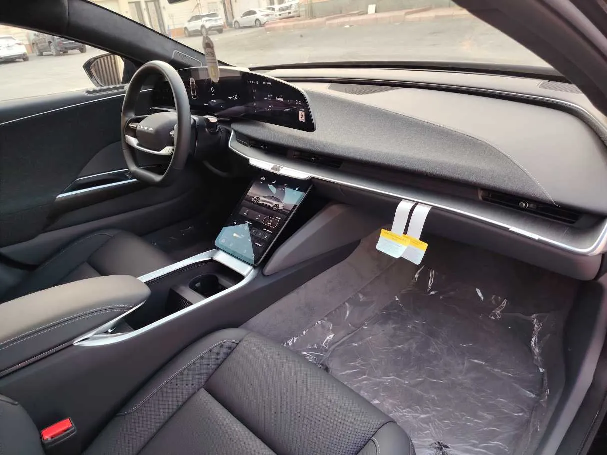 Car image 14
